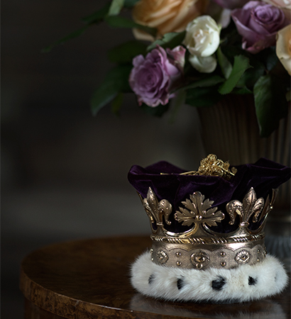 Princess Margareta's heraldic crown in deep purple